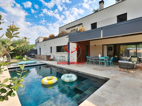 Maison 8 pièces 243 m²