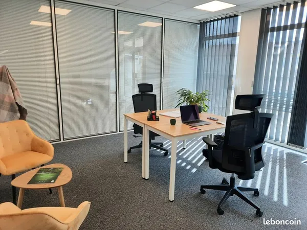 Poste dans bureau partagé - 21 m2 - Champagne-au-Mont-d'Or