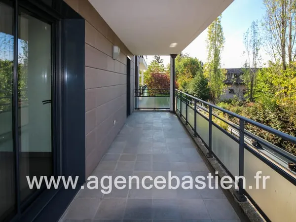 LOCATION - T3 NON MEUBLE - 1ER ETAGE - GARAGE - CAVE - PLEIN