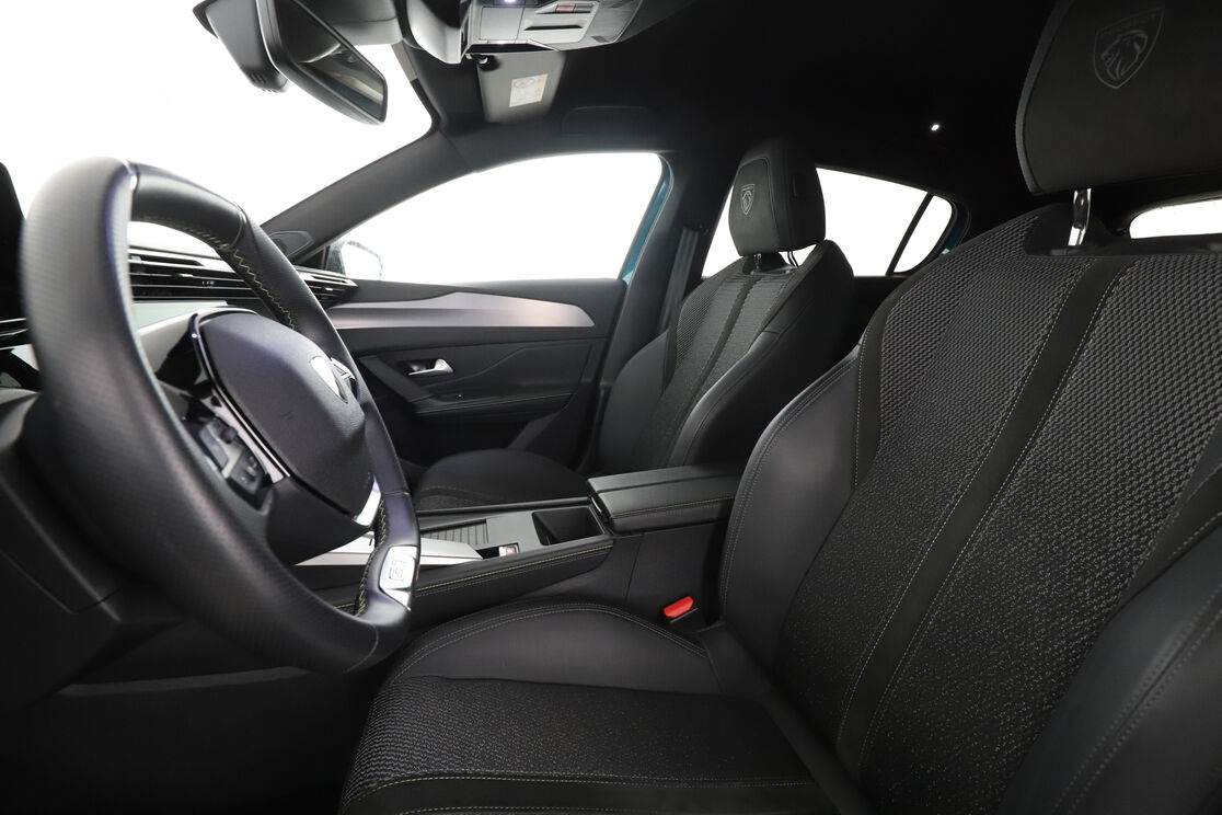 Peugeot 308 1.2 Hybrid GT e-DCS6 — photo 9
