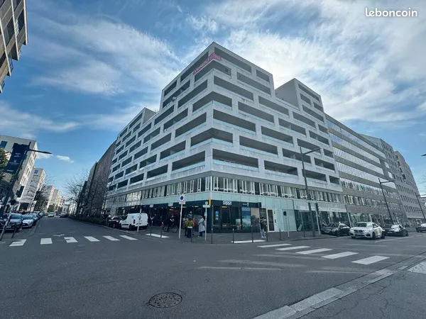 Bureaux 196 m²