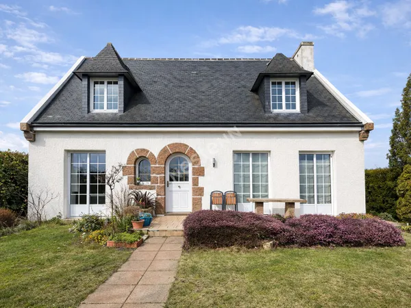 Maison familiale 5 chambres / Terrain 808 m² / Châteaugiron