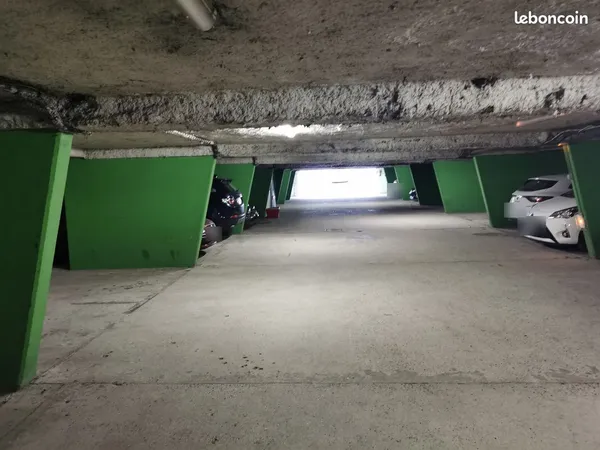 Location place de parking en sous-sol sécurisé - Colombes