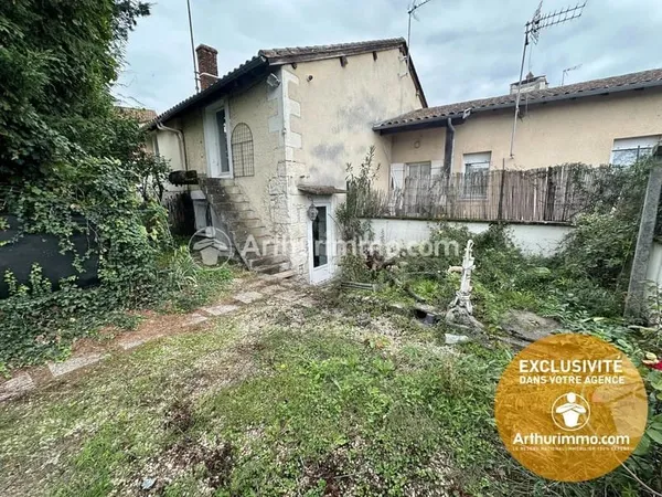 Maison en pierre avec jardin, 100 m², 2 ch , centre-ville Saint-Astier