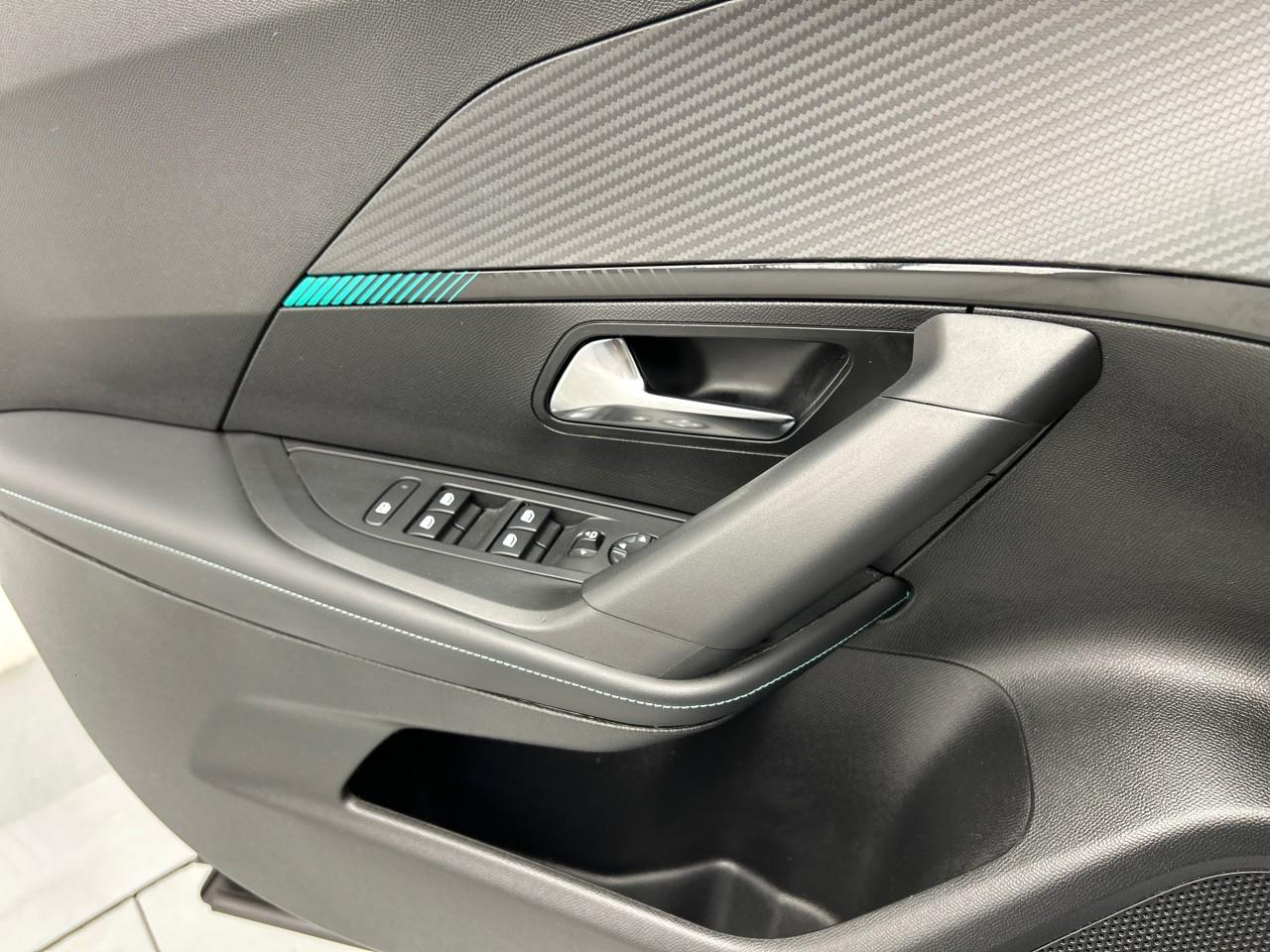 Peugeot 2008 puretech 130 s&s eat8 allure — photo 31