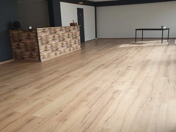 Local commercial avec vitrine de 110 M² situé sur la RD86 PRÊT À ÊTRE EXPLOITÉ