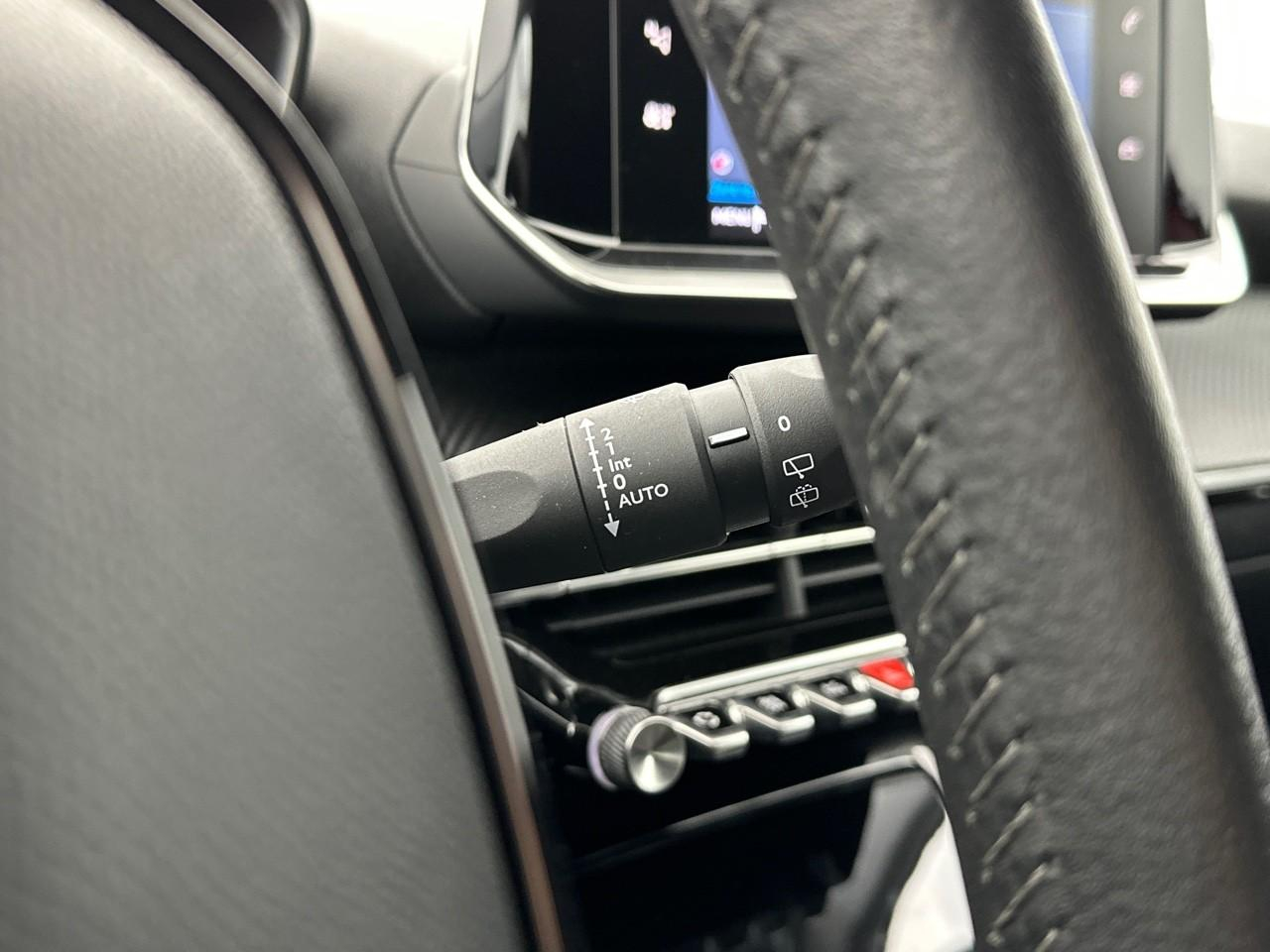 Peugeot 2008 puretech 130 s&s bvm6 allure — photo 20