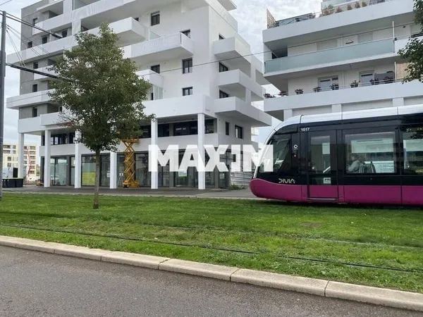 Local commercial 168 m²