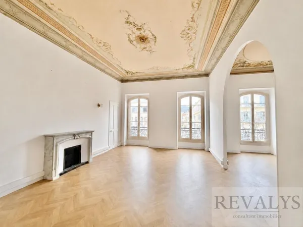 Appartement bourgeois 6 pièces 160 m²