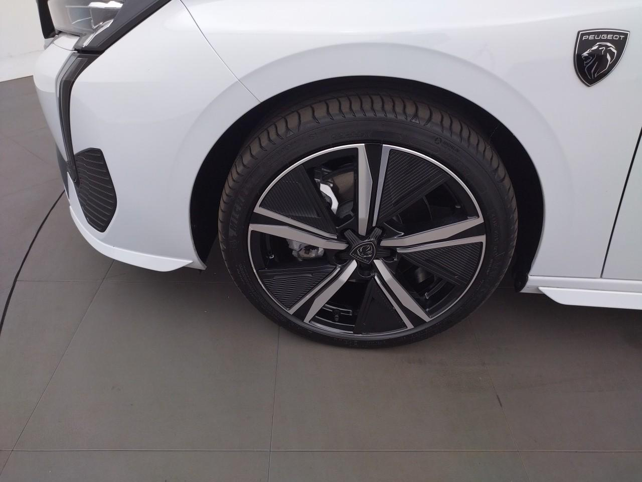 Peugeot 308 hybrid 136 e-dcs6 gt — photo 28