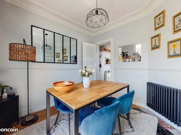 Duplex atypique avec dépendance. Quartier secrétan