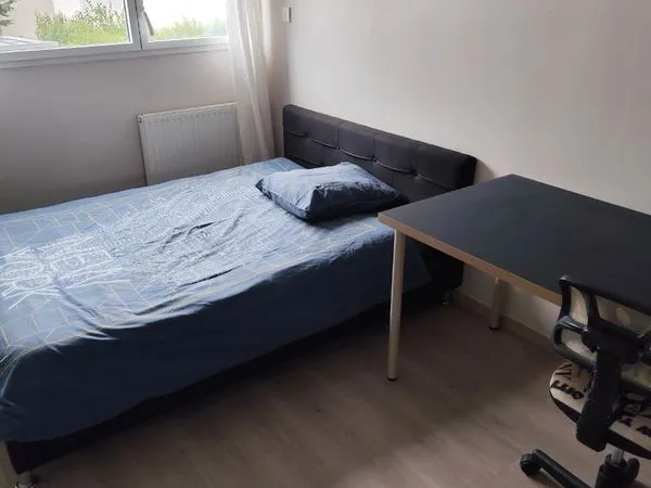 Chambre meublée