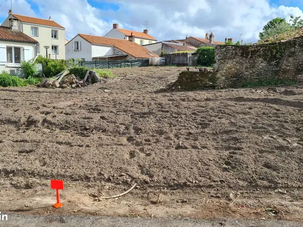 Terrain 798 m² CENTRE BOURG constructible La Chaize le Vicomte