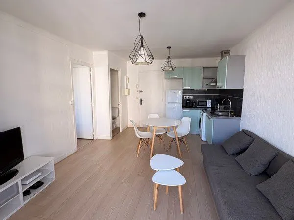Magnifique T2 meublé TOUT COMPRIS 35m² (Balcon & Parking) - Annecy Centre