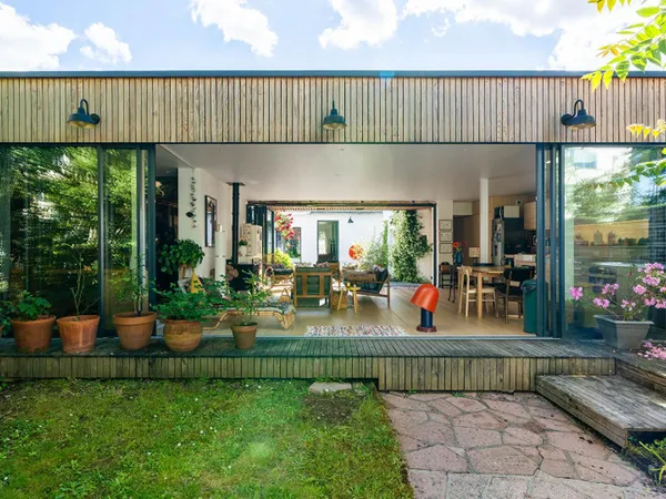 Maison années 50 et extension contemporaine totalement traversante!