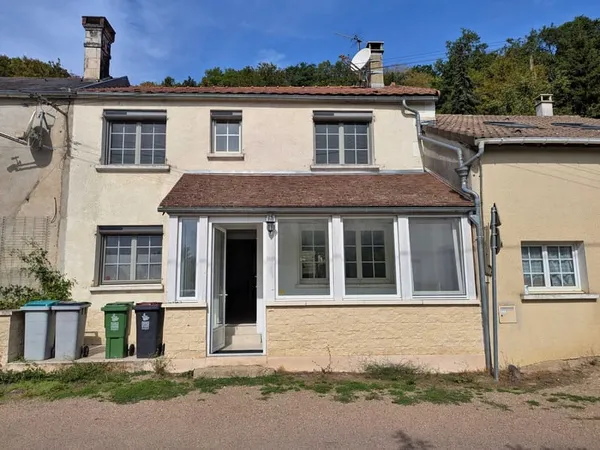 Maison rénovée avec terrasses et jardin à 25 minutes au Sud d