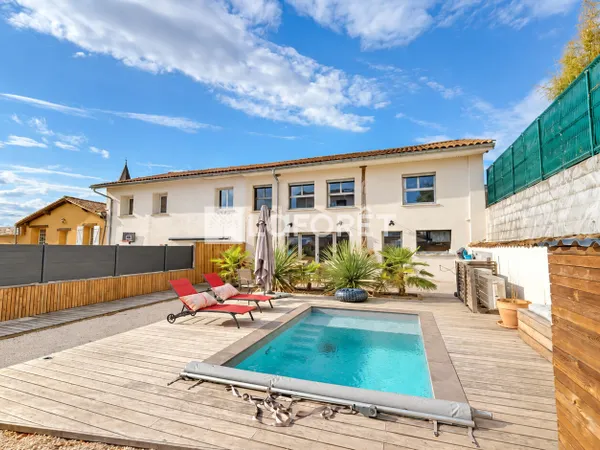 Maison Toussieux 5 pièce(s) 145 m2 avec piscine et places de stationnements