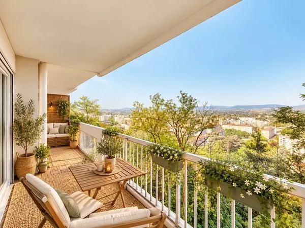 Appartement T4 de 97m² avec balcon, garage et vue dégagée - R