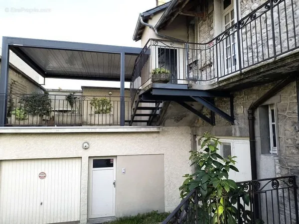 Appartement en duplex grande terrasse et garage.