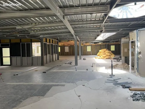 Local d'activité 700 m²