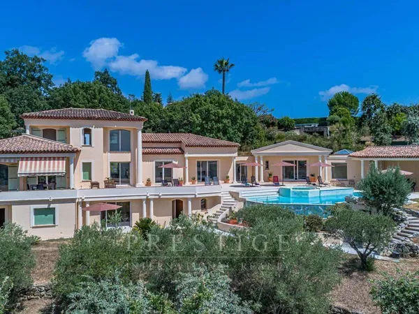 Villa 7 pièces 345 m²