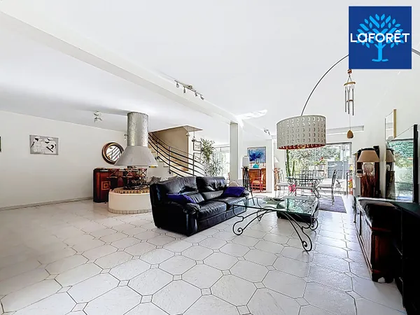 Maison 8 pièces 215 m²