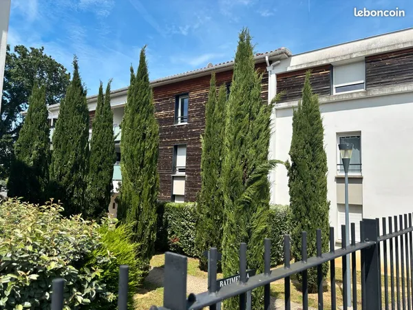T2 43 m² - DERNIER ETAGE- LOGGIA 6m2 - Parking - RT 2012 - Proche Airbus