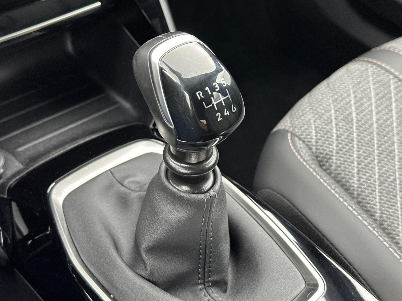 Peugeot 2008 100 s&s bvm6 allure — photo 30