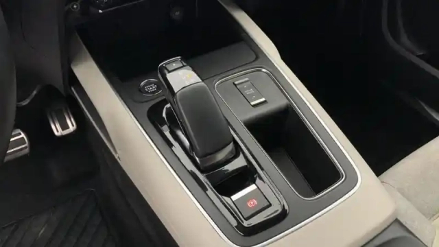 Citroën C5 Aircross hybride rechargeable 225 s&amp;s e-eat8 shine — photo 23
