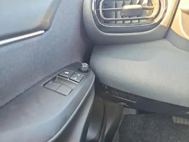 Toyota Yaris 116h dynamic 5p my22 — photo 10