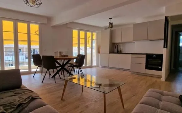 Location appartement 3 pièces totalement rénove NICE/CESSOLE