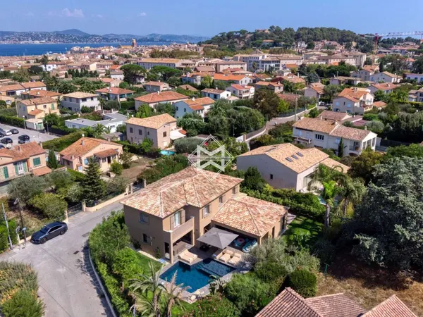 Maison 6 pièces 255 m²