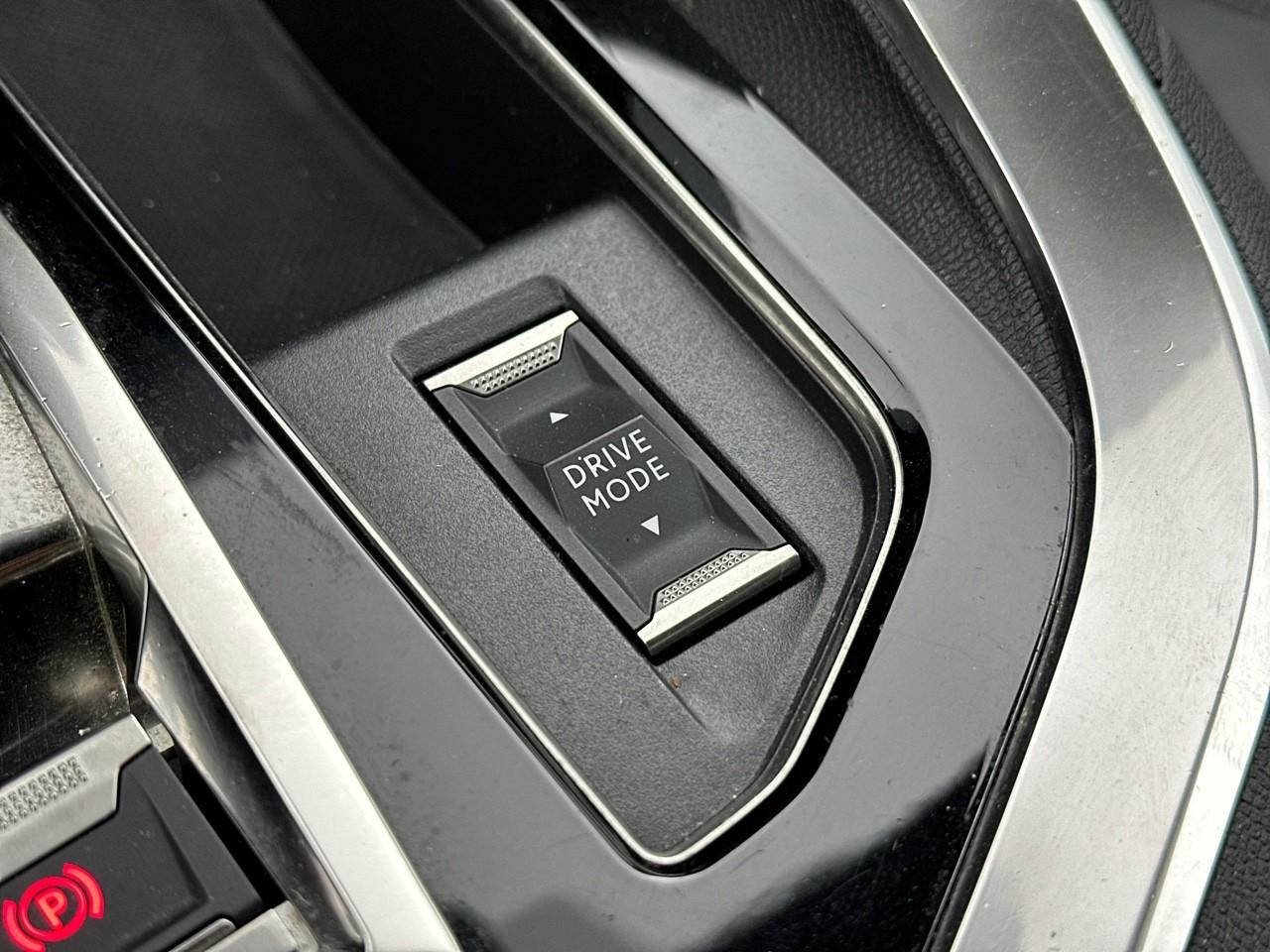 Peugeot 3008 hybrid4 300 e-eat8 gt — photo 33
