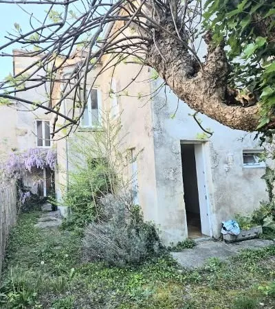 Vaste maison de bourg avec jardin