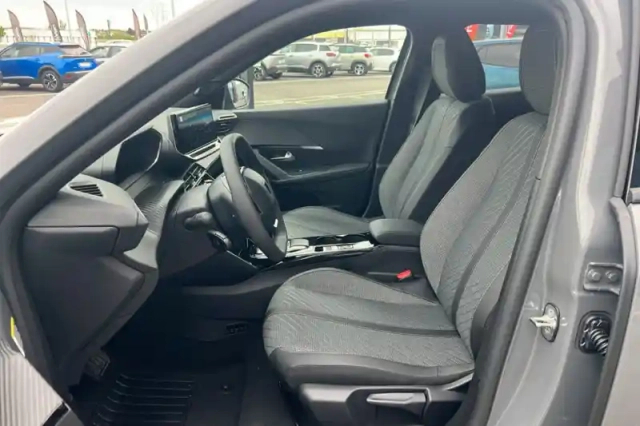 Peugeot 2008 electrique 54 kwh 156 ch — photo 10