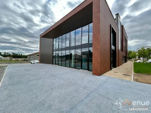 Local commercial 164 m²