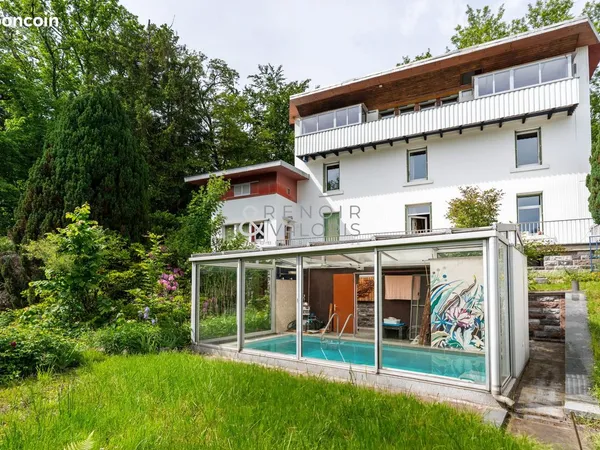 Maison 10 pièces 237 m²