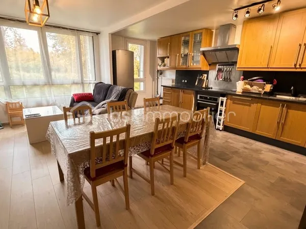 Appartement spacieux à proximité urbaine