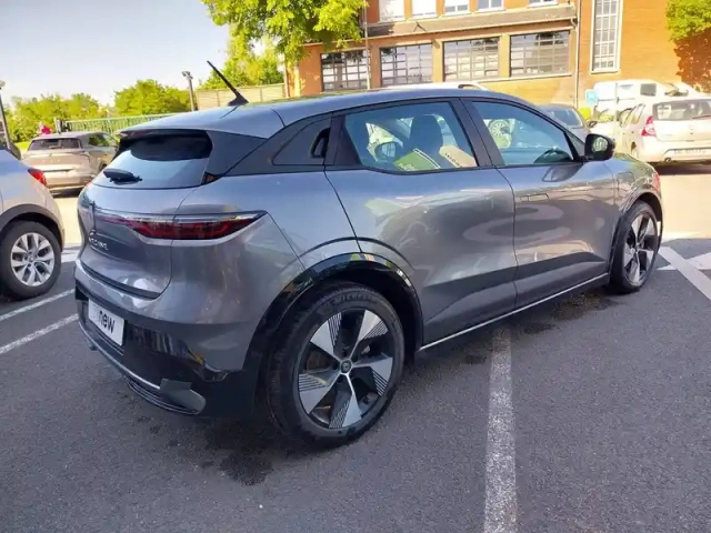 Renault Megane e-tech ev40 130ch standard charge — photo 5