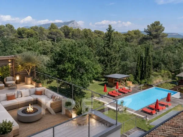 VILLA D'ARCHITECTE D'EXCEPTION DE 500 M2 AVEC ROOFTOP VUE SAINTE-VICTOIRE
