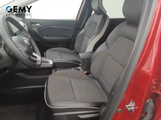 Renault Captur e-tech 145 - 21 — photo 24