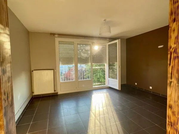 Appartement 3 pièces lumineux - Dernier étage - Résidence sécurisée et verdoyante