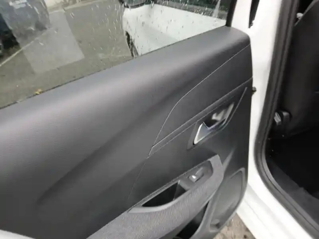 Peugeot 208 puretech 75 s&amp;s bvm5 style — photo 28