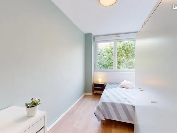 Chambre 7 pièces 87 m²