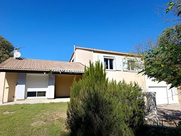 Maison avec gîte, piscine et beau terrain arboré
