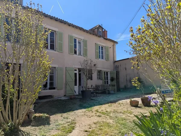Deux propriétés de caractère au coeur de Montmorillon
