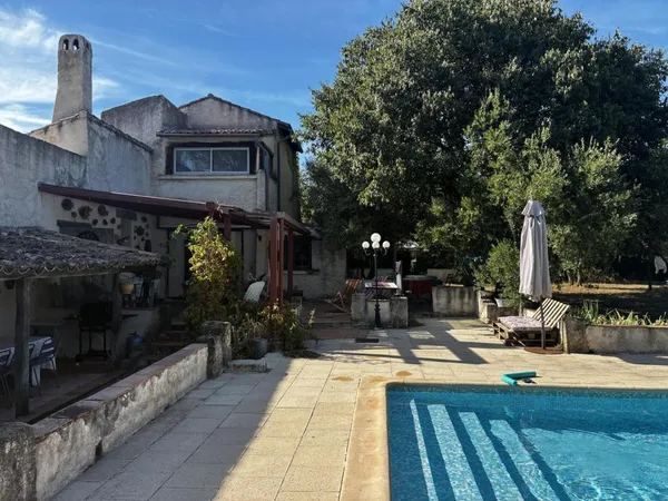 Maison Location Nîmes 6p 190m² 2350€