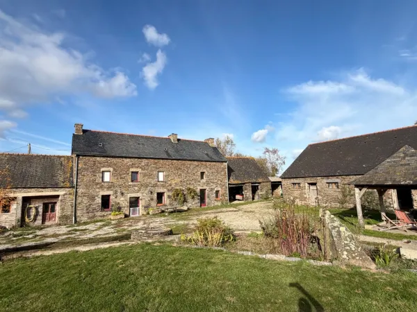 Maison de caractère à vendre 6 pièces BON REPOS SUR BLAVET (22)