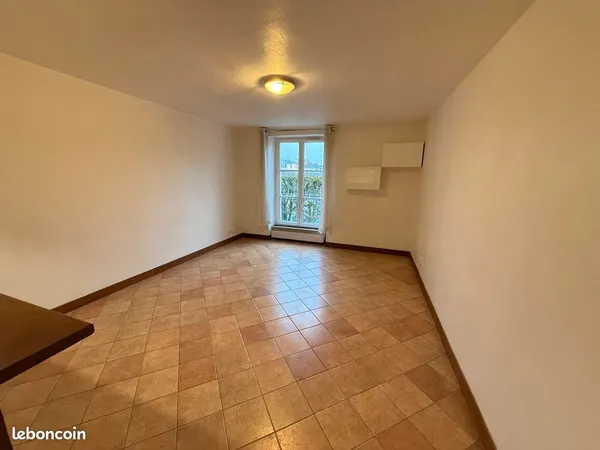 Versailles saint louis 2 Pieces 2eme 400 m RER C 36 m²