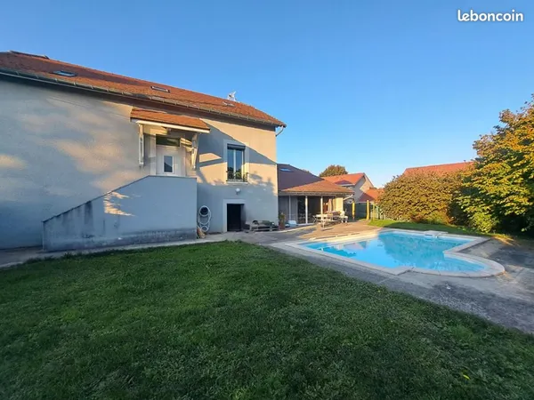 Maison 8 pièces 198 m²